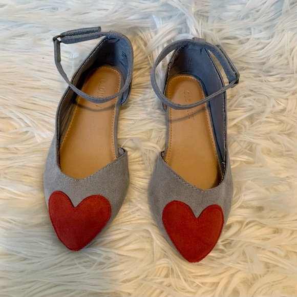 Old Navy Kids Grey Faux Suede Dress Shoes. Size 10 - Picture 1 of 6